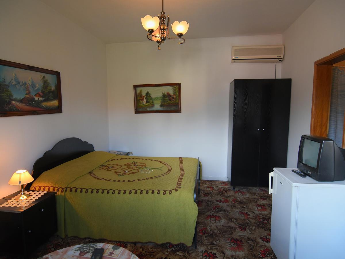 Hotel Haxhiu Tirana Exterior foto